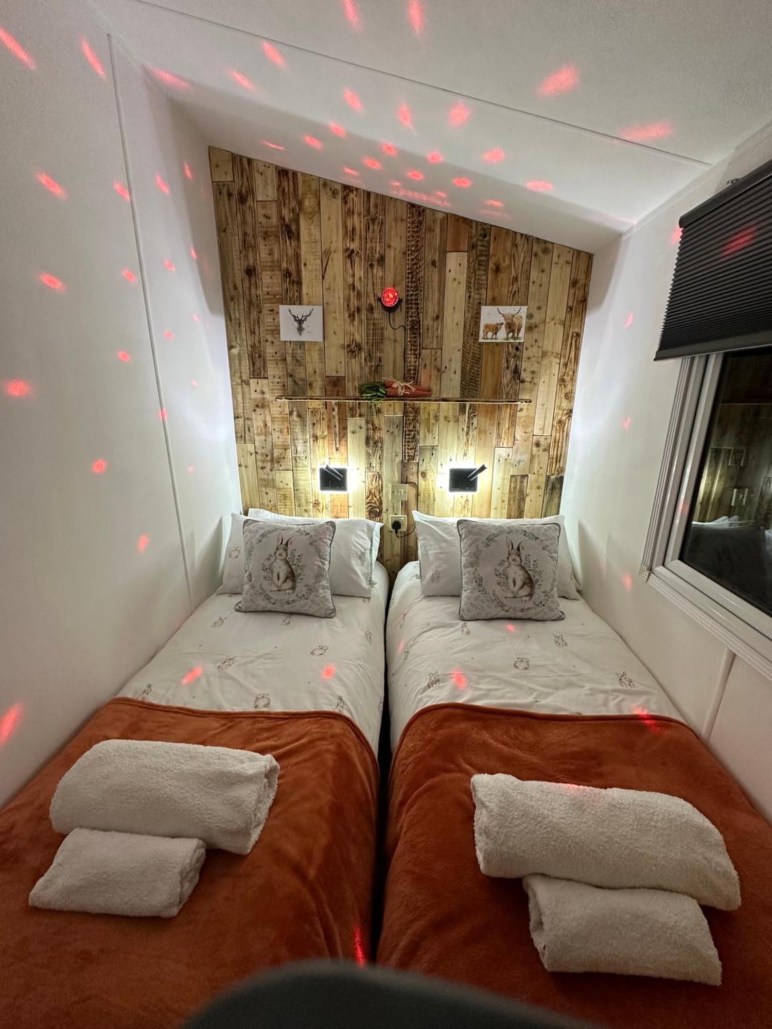 Caravan Rabbit House No 81 At Three Lochs Holiday Park 牛顿斯图尔特 外观 照片